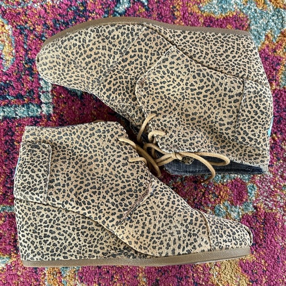 Toms | Women’s tan/black Kala Desert Cheetah Leopard Print Wedge laceup shoe 7.5 - Picture 5 of 16